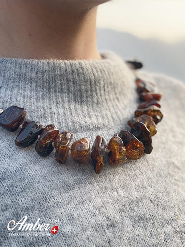 collana-ambra-vera-con-lino-marrone-pezzi-grossi-ambermed